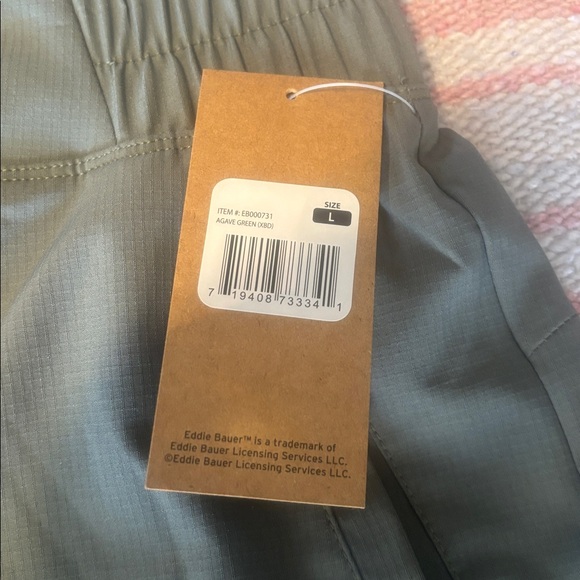 Eddie Bower treeline short, new newer worn. - Picture 4 of 6